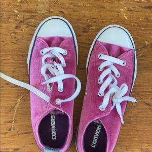 Pink velvet girls Converse